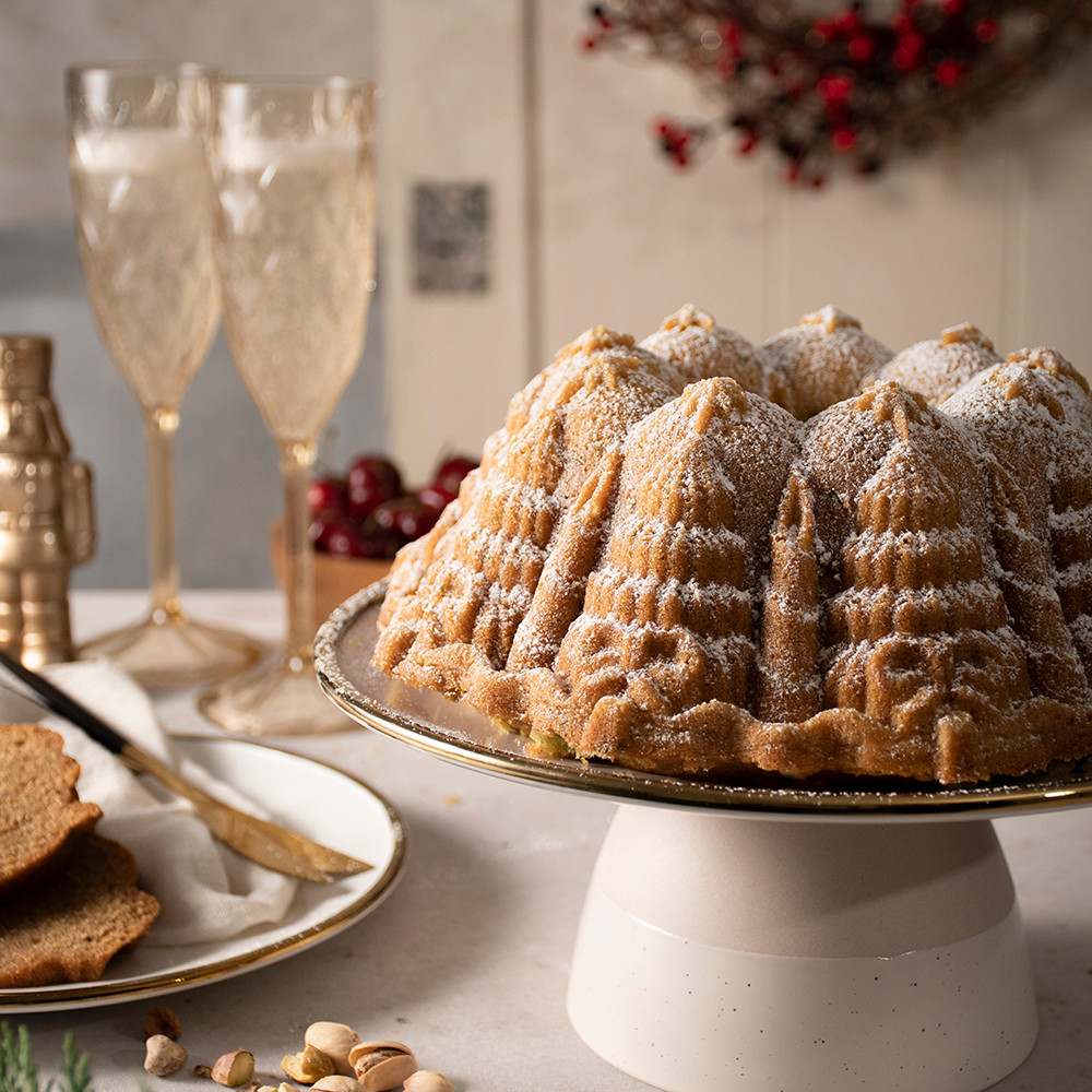 Very Merry Bundt® Pan | Holiday Bakeware | Christmas Baking Pans
