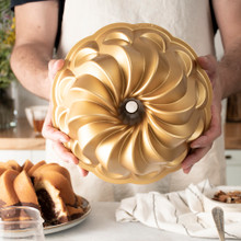 Pirouette Bundt® Pan | Cast Aluminum Bakeware | Nordic Ware