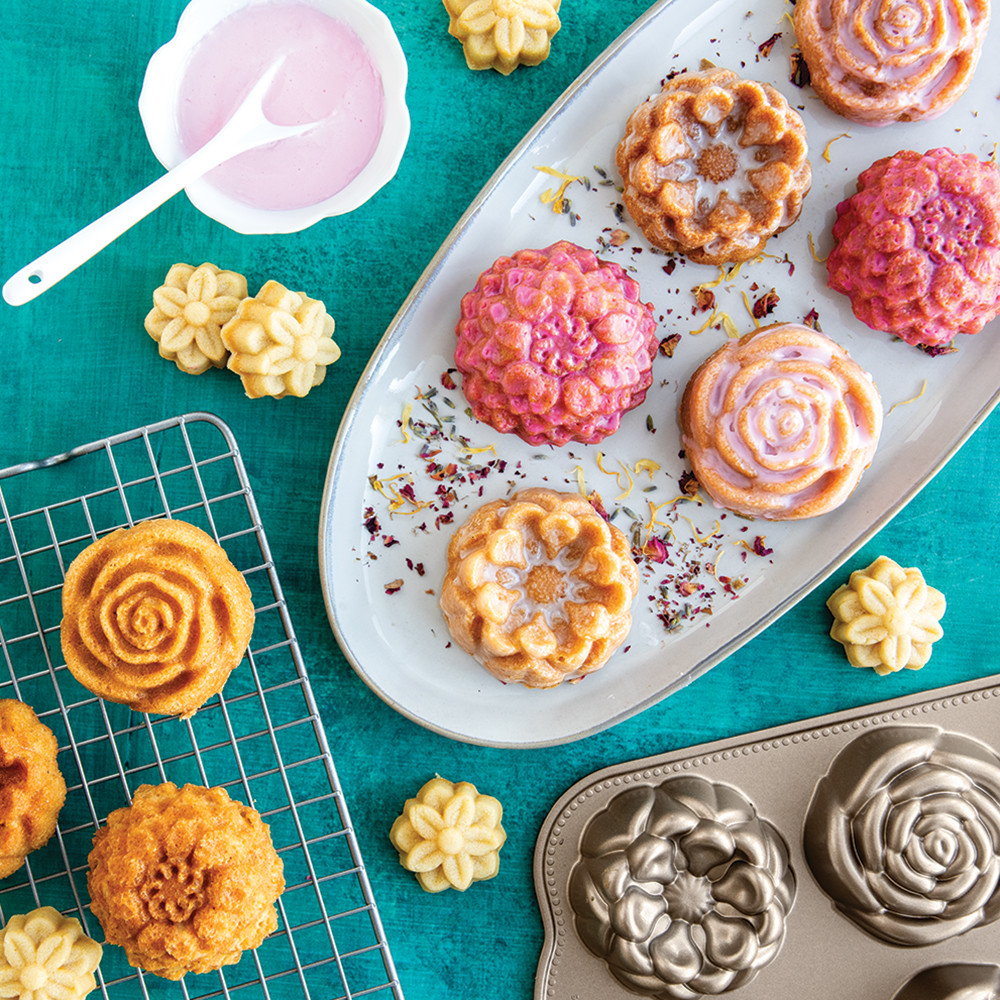Nordic Ware Floral Cakelet Pan - Picture 3 of 6