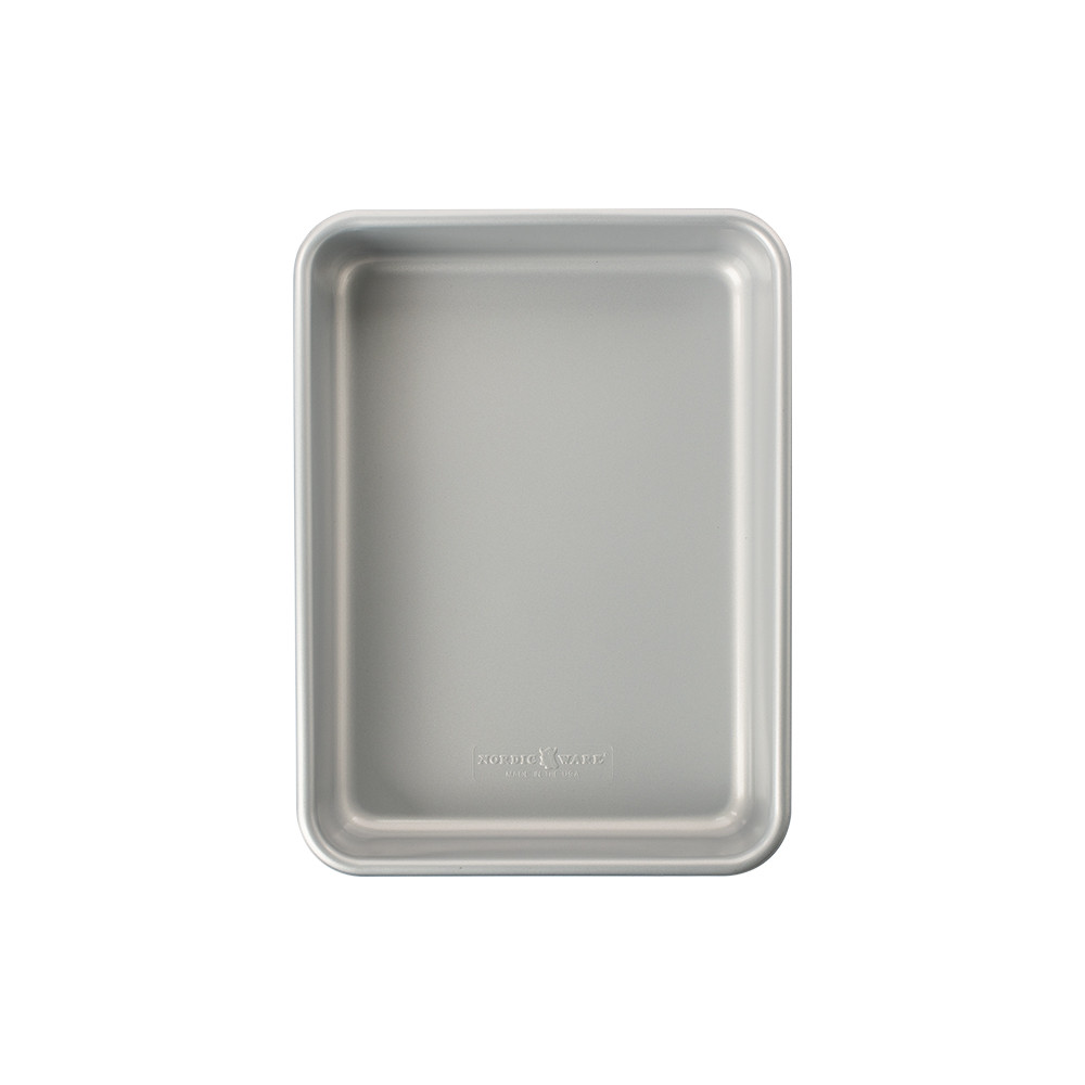 Nordic Ware Brilliant 9x13 aluminum baking pan, rectangular with straight sides, natural silver finish