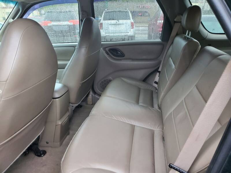 FD1 20012004 Ford Escape Complete Front and Rear Seat Set. Front