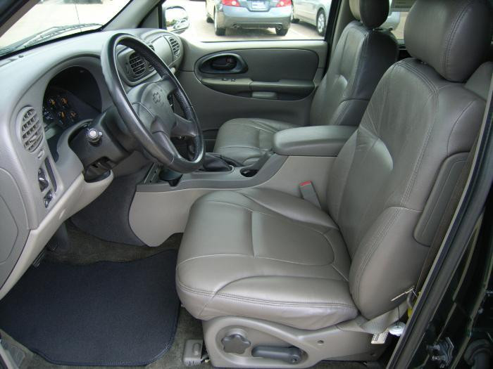 20022004 Chevy Trailblazer Bucket Seats With Integrated Seat Belts and