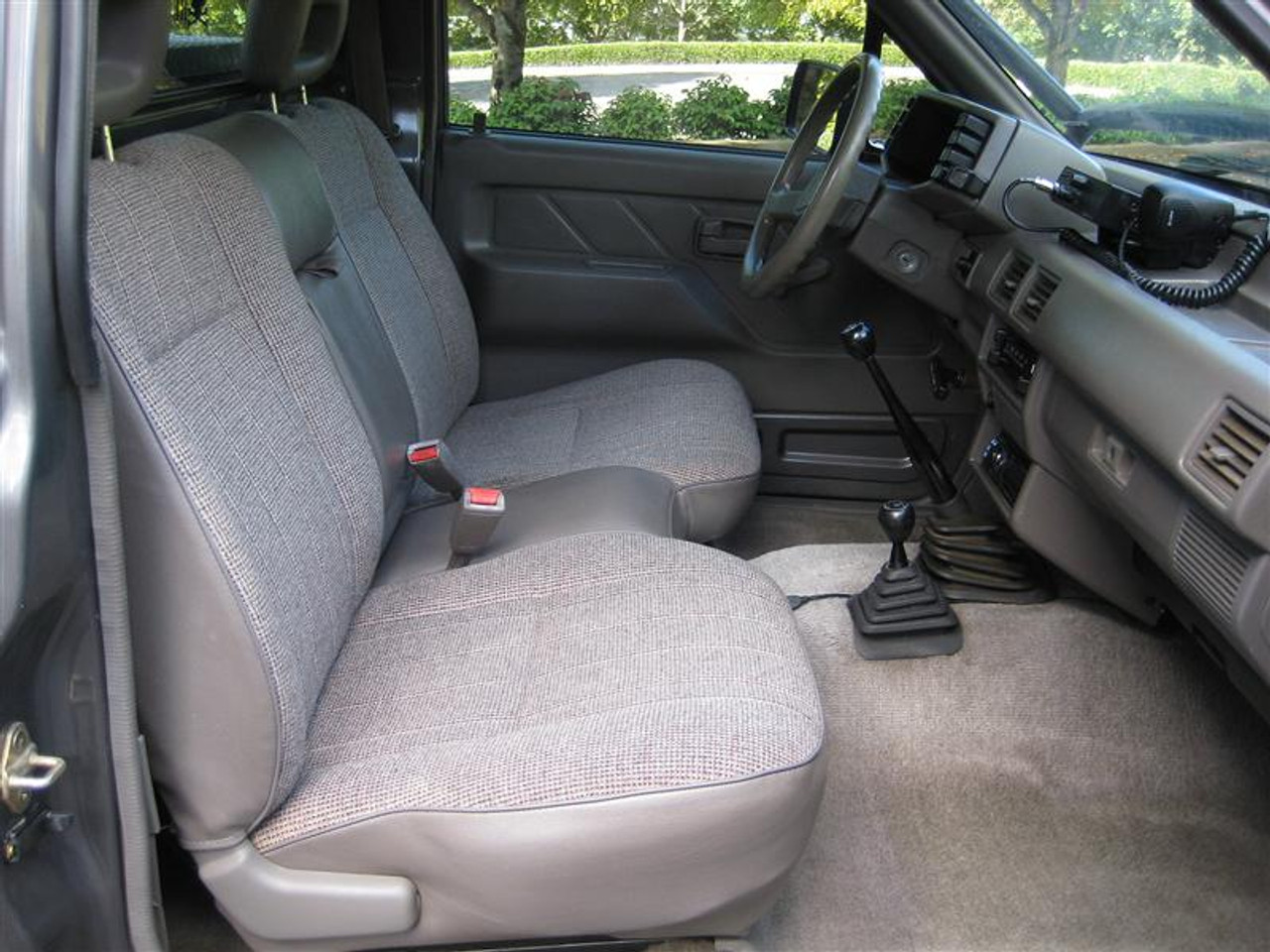 I2256 1989-1992 Isuzu Small Pickup Solid Bench Seat with