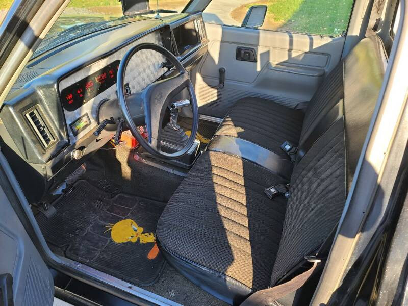 F274 1982-1990 Ford Ranger Regular Cab Solid Bench Seat