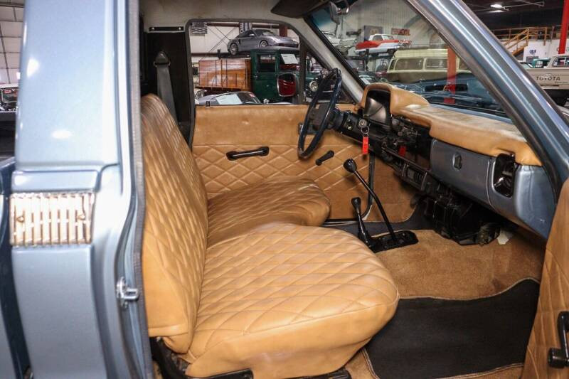 T714 1978-1983 Toyota Pickup Regular Cab Solid Bench Seat with