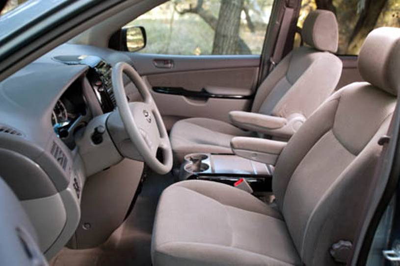 T868 2004 Toyota Sienna Front Captain Chairs with Side Impact