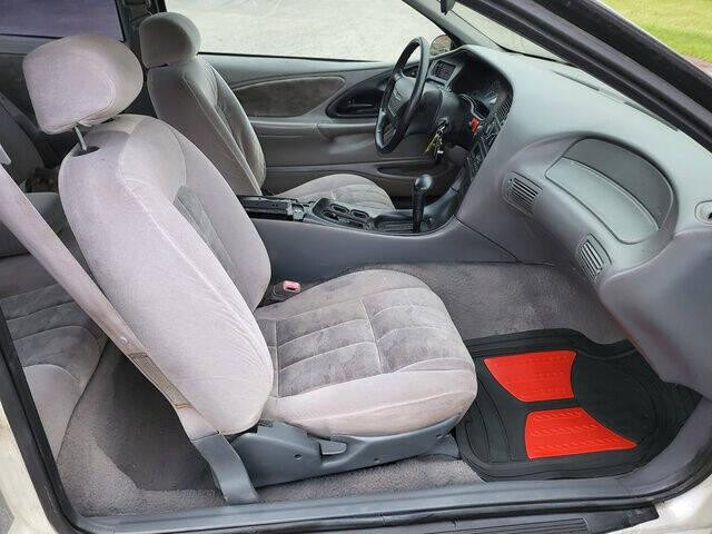 F313 1994-1997 Ford Thunderbird Sedan Front Bucket Seats with