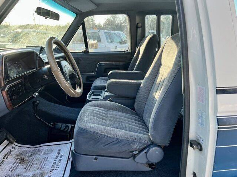 F199  1989-1991 Ford Truck Front High Back Captain Chairs with Molded Headrests and One Armrest Per Seat