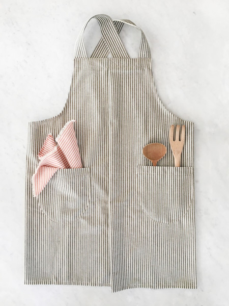 Set Of Dull Green Striped Apron And Oven Gloves (388906)