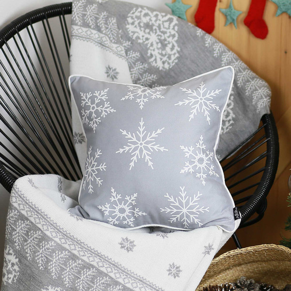 18"X18" White Snow Flakes Christmas Decorative Throw Pillow Cover (355621)
