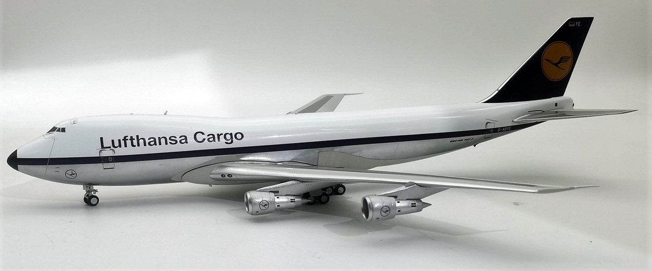 JF-747-2-024P | JFox Models 1:200 | Boeing 747-200 Lufthansa Cargo 