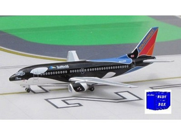 BBN334SW | Blue Box 1:400 | Boeing 737-300 Southwest 'Shamu' N334SW (new colours)