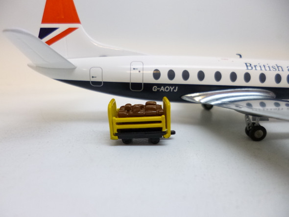 SC237 | Sky Classics Airport Vehicles 1:200 | Baggage Trolley (loaded with cases)