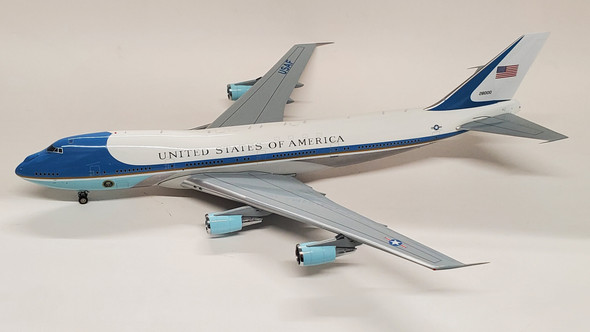 IFUSA01AP | InFlight200 1:200 | Boeing 747-200 VC-25A USAF Air Force One 28000 (polished, with stand)