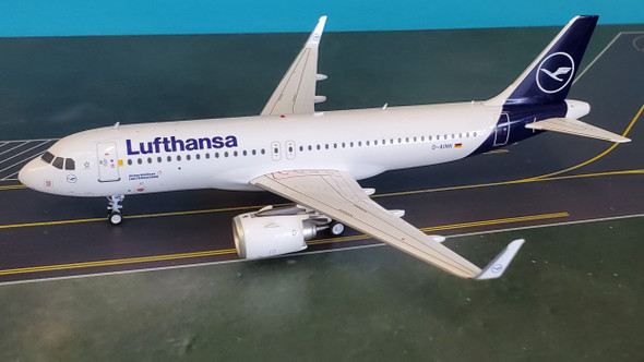 JF-A320-032 | JFox Models 1:200 | Airbus A320-271N Lufthansa D-AINN (with stand)