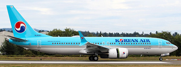 EW238M001 | JC Wings 1:200 | Boeing 737-8MAX Korean Air HL8351 (with stand)