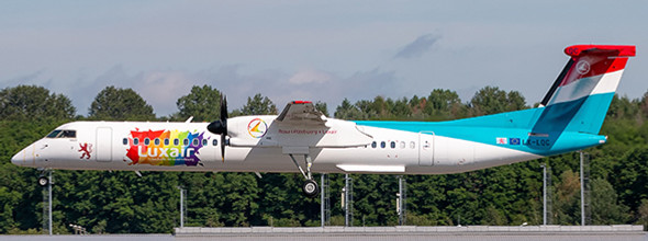 XX20166 | JC Wings 1:200 | Dash 8 DHC-8-Q400 Luxair LX-LQC (with stand) | is due: August 2021