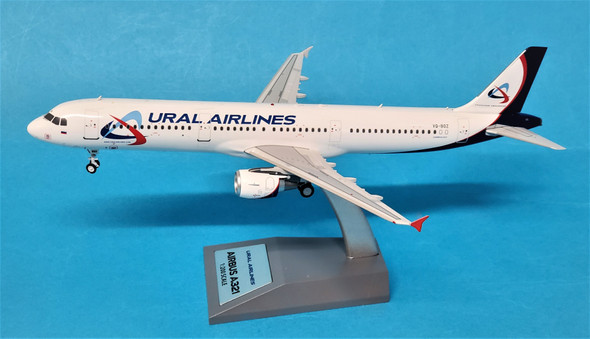 A2052 | AN200 1:200 | Airbus A321 Ural Airlines VQ-BOZ