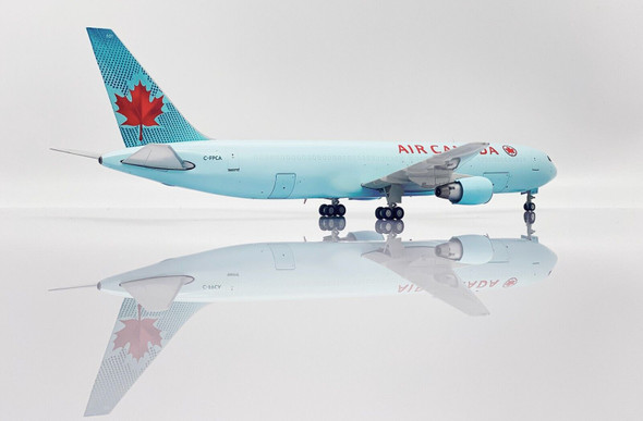 XX20233C | JC Wings 1:200 | Boeing 767-300 Air Canada Cargo C-FPCA, Interactive Series (with stand)