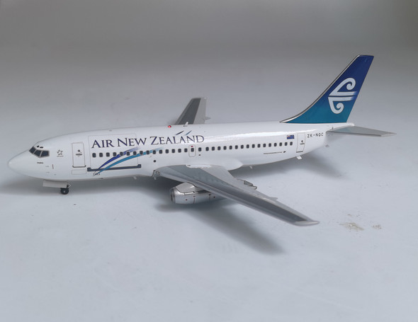 IF732NZ0922 | InFlight200 1:200 | Boeing 737-200 Air New Zealand ZK-NQC (with stand)