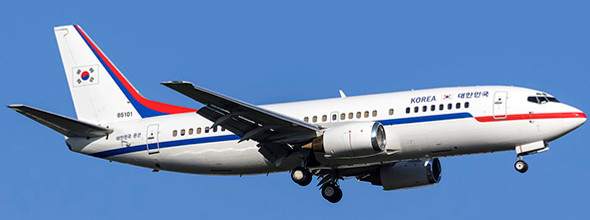 LH2428 | JC Wings 1:200 | Boeing 737-300 Government of Korea 85101 (with stand) | is due: November 2022