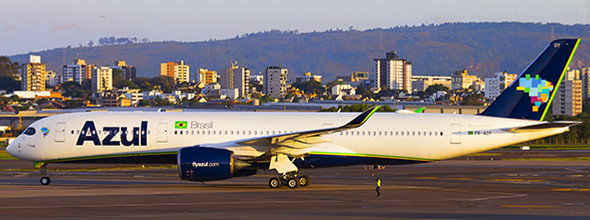 LH4323A | JC Wings 1:400 | Airbus A350-900XWB Azul Linhas Aéreas Brasileiras Reg: PR-AOY (Flap Down) | is due: December-2022