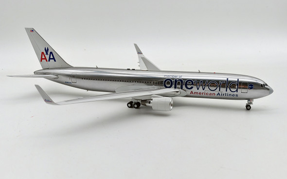 IF763AA0323P | InFlight200 1:200 | Boeing 767-300 American Airlines N395AN, 'oneworld'