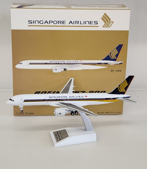 WB-757-2-002 | InFlight200 1:200 | Boeing 757-200 Singapore Airlines 9V-SGN (with stand)