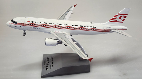 IF320TK0623 | InFlight200 1:200 | Airbus A320-214 TC-JLC Turkish retro colours (with stand)