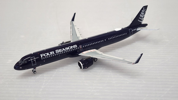 NG13073 | NG Models 1:400 | Airbus A321neo TCS World Travel (Titan Airways) G-XATW