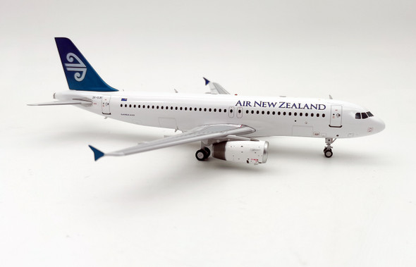 IF320ZK0523 | InFlight200 1:200 | Airbus A320-232 Air New Zealand ZK-OJB with stand