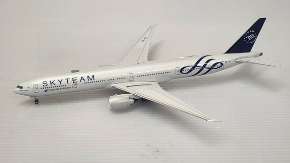 NG73021 | NG Models 1:400 | Boeing 777-300ER Garuda Indonesia 777-300ER PK-GII (skyteam)