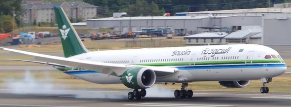XX40186 | JC Wings 1:400 | Boeing 787-10 Saudi Arabian HZ-AR32, 'Retro' (flaps up)