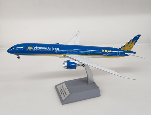 IF78XVN1223 | InFlight200 1:200 | Boeing 787-10 Vietnam Airlines VN-A873 (with stand)