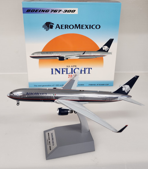 IF763AM1123P | InFlight200 1:200 | Boeing 767-3Q8 Aeromexico XA-APB (with stand)