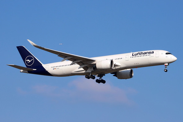 PH04570 | Phoenix 1:400 | Airbus A350-900 Lufthansa D-AIVA | is due: TBC