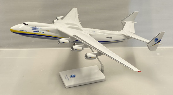 ACX008 | PPC Models 1:200 | Antonov AN-225 International Transporter UR-82060 (a plastic pushfit model)