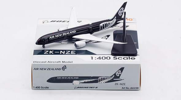 AV4199 | Aviation 400 1:400 | Boeing 787-9 Dreamliner ZK-NZE Air New Zealand detachable gear | is due: May 2024