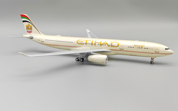 IF333EY0224 | InFlight200 1:200 | Airbus A330-343 Etihad A6-AFE (with stand) | is due May 2024