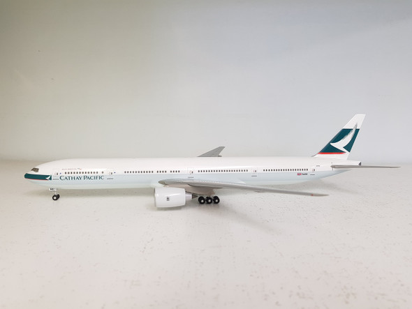 H2BHNO | Hogan Wings 1:200 | Boeing 777-300 Cathay Pacific B-HNO (with gear, ready assembled)