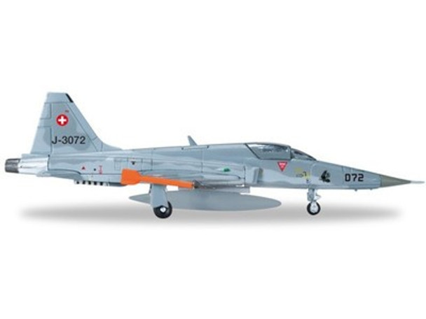 556545 | Herpa Wings 1:200 | Northrop F-5E Tiger II Swiss Air Force Fliegerstaffel 8 J-3072, Meiringen AB