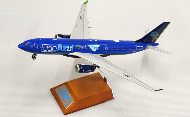 XX2339 | JC Wings 1:200 | Airbus A330-200 Azul PR-AIT (with stand)