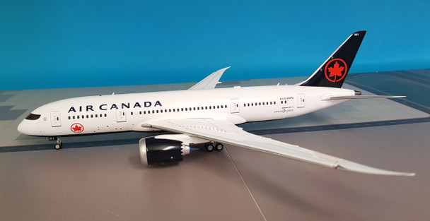 IF7870317 | InFlight200 1:200 | Boeing 787-8 Air Canada C-GHPQ, New Colours (with stand)