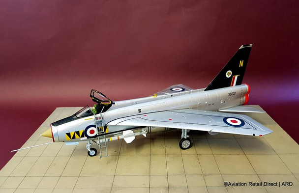 AA28402 | Corgi 1:48 | Lightning F.6 RAF XS927 N, 74 Sqn. 'The Tigers', Tengah, Singapore, 1969