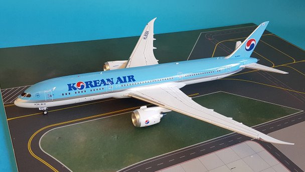 B-789-KA-001 | InFlight200 1:200 | Boeing 787-9 Korean Air HL8084 (with stand)