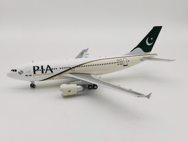 IF310PK1120 | InFlight200 1:200 | Airbus A310-308 PIA AP-BEQ (with stand)