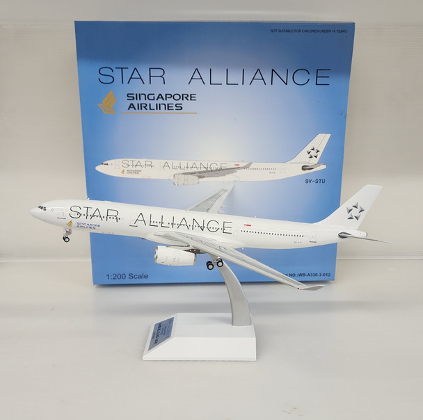 WB-A330-3-012 | Blue Box 1:200 | Airbus A330-300 Singapore Star Alliance 9V-STU (with stand)