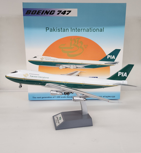 IF742PK1220 | InFlight200 1:200 | PIA Boeing 747-200 AP-AYW (with stand)