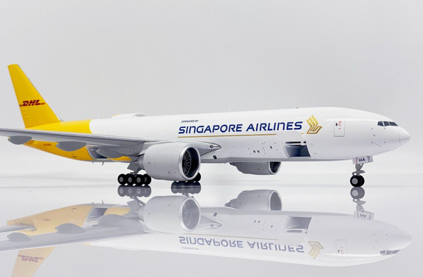 SA2021C | JC Wings 1:200 | Singapore Airlines Boeing 777-200LRF Interactive Series Reg: 9V-DHA With Stand