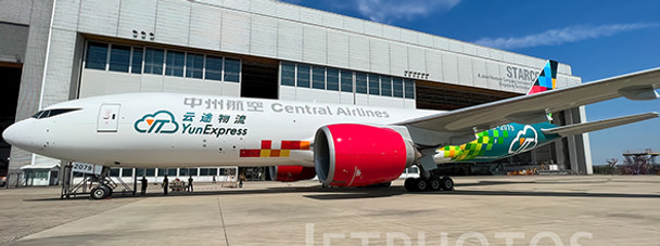 LH4317C | JC Wings 1:400 | Boeing 777-200(LRF) Central Airlines B-2079 (interactive Series) | is due: November 2022